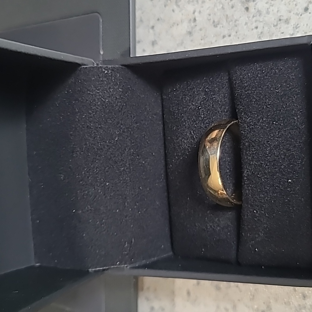 Mens gold ring